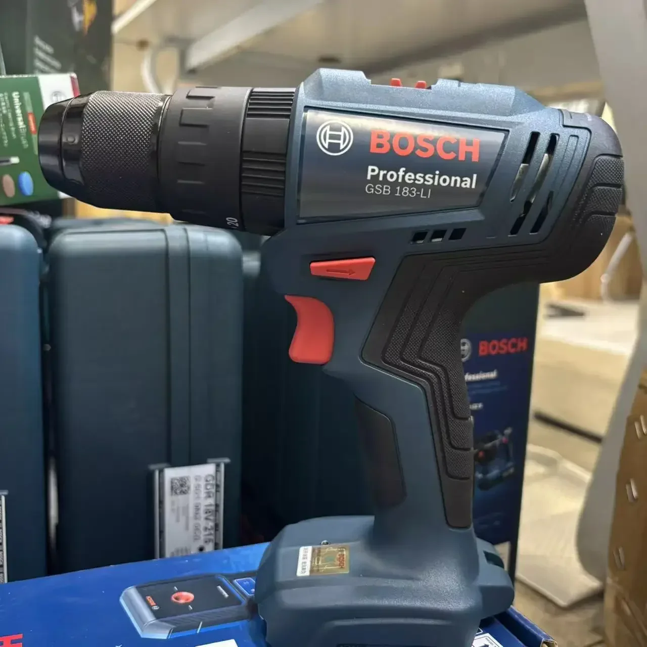 Perceuse à percussion sans fil - Bosch Drill Gsb 18V avis et prix